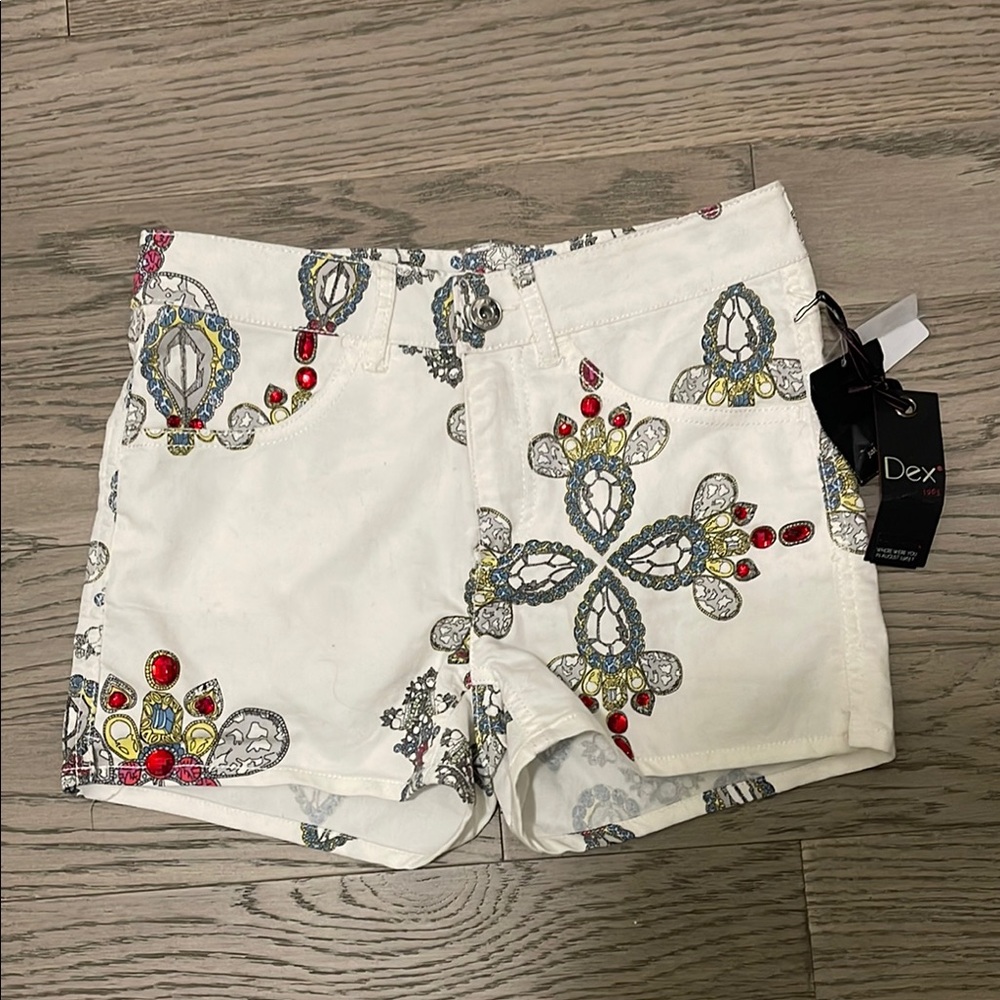 NEW. NWT. Dex White and Red Jean Shorts with Vintage Print. Size 24